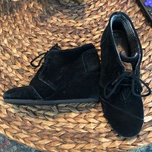 Toms wedged booty